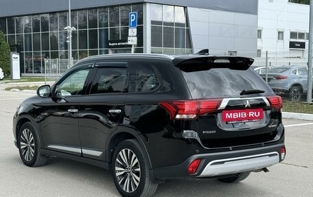 Mitsubishi Outlander III рестайлинг 3, 2019 год, 2 720 000 рублей, 7 фотография