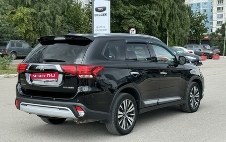 Mitsubishi Outlander III рестайлинг 3, 2019 год, 2 720 000 рублей, 5 фотография