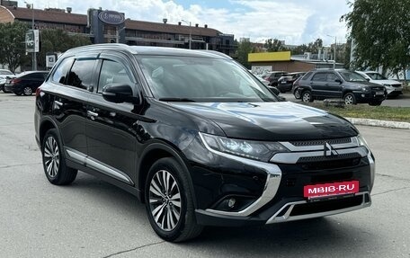 Mitsubishi Outlander III рестайлинг 3, 2019 год, 2 720 000 рублей, 3 фотография