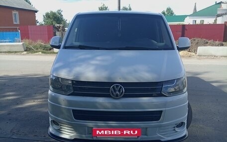 Volkswagen Caravelle T5, 2014 год, 2 650 000 рублей, 2 фотография