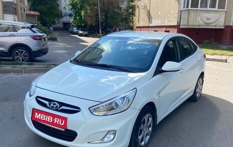 Hyundai Solaris II рестайлинг, 2013 год, 800 000 рублей, 1 фотография