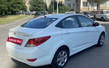 Hyundai Solaris II рестайлинг, 2013 год, 800 000 рублей, 3 фотография