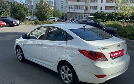 Hyundai Solaris II рестайлинг, 2013 год, 800 000 рублей, 4 фотография