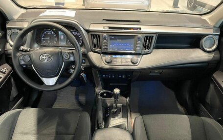 Toyota RAV4, 2016 год, 2 289 000 рублей, 6 фотография