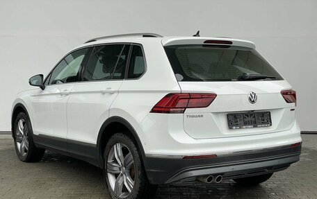 Volkswagen Tiguan II, 2018 год, 2 980 000 рублей, 7 фотография