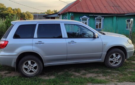 Mitsubishi Outlander III рестайлинг 3, 2005 год, 750 000 рублей, 3 фотография