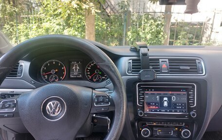 Volkswagen Jetta VI, 2011 год, 1 120 000 рублей, 14 фотография