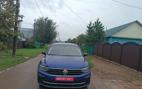 Volkswagen Tiguan II, 2021 год, 3 550 000 рублей, 1 фотография