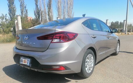 Hyundai Elantra VI рестайлинг, 2019 год, 1 800 000 рублей, 3 фотография