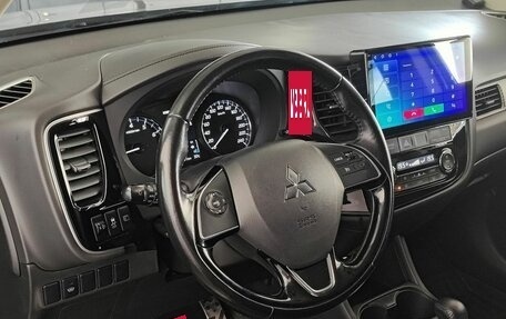 Mitsubishi Outlander III рестайлинг 3, 2015 год, 2 060 000 рублей, 11 фотография