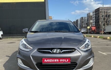 Hyundai Solaris II рестайлинг, 2013 год, 1 000 000 рублей, 1 фотография