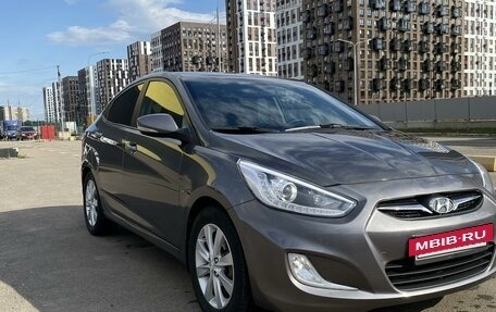 Hyundai Solaris II рестайлинг, 2013 год, 1 000 000 рублей, 2 фотография