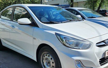 Hyundai Solaris II рестайлинг, 2011 год, 900 000 рублей, 7 фотография