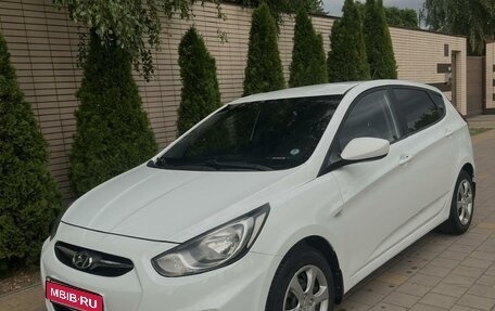 Hyundai Solaris II рестайлинг, 2012 год, 860 000 рублей, 1 фотография