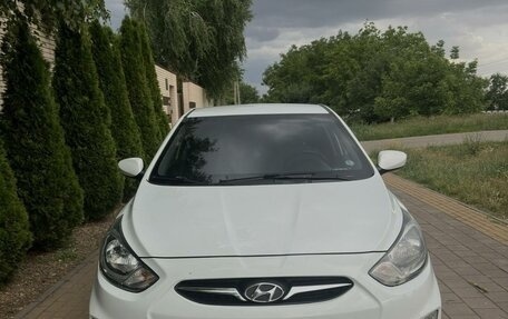 Hyundai Solaris II рестайлинг, 2012 год, 860 000 рублей, 2 фотография