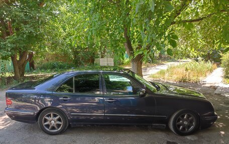 Mercedes-Benz E-Класс, 1999 год, 850 000 рублей, 2 фотография