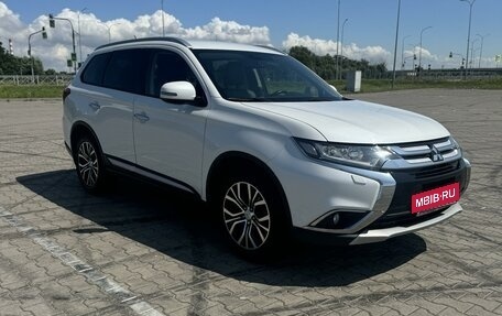 Mitsubishi Outlander III рестайлинг 3, 2015 год, 2 200 000 рублей, 2 фотография