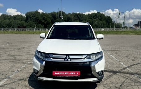 Mitsubishi Outlander III рестайлинг 3, 2015 год, 2 200 000 рублей, 3 фотография