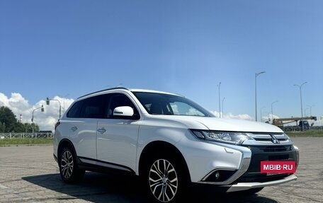 Mitsubishi Outlander III рестайлинг 3, 2015 год, 2 200 000 рублей, 4 фотография