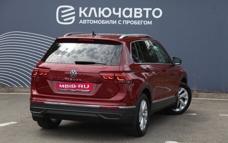 Volkswagen Tiguan II, 2021 год, 2 990 000 рублей, 2 фотография