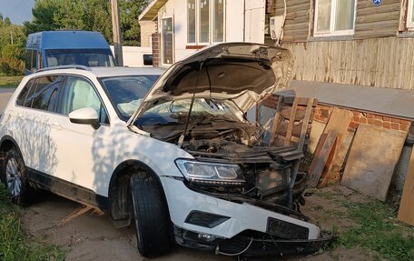 Volkswagen Tiguan II, 2017 год, 1 000 000 рублей, 2 фотография