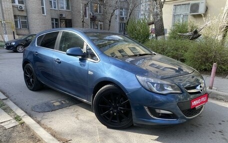 Opel Astra J, 2013 год, 1 050 000 рублей, 3 фотография