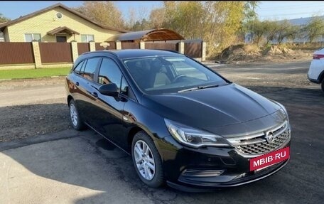 Opel Astra K, 2018 год, 1 290 000 рублей, 2 фотография