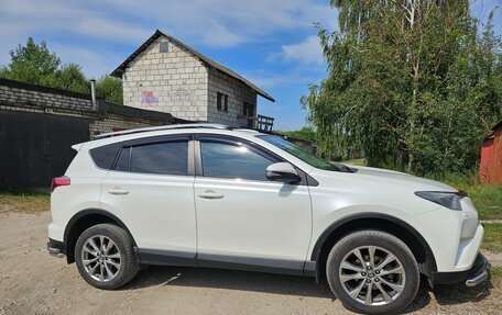 Toyota RAV4, 2017 год, 2 930 000 рублей, 2 фотография