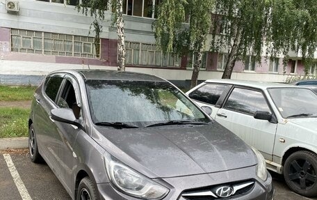 Hyundai Solaris II рестайлинг, 2011 год, 680 000 рублей, 2 фотография