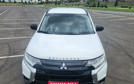 Mitsubishi Outlander III рестайлинг 3, 2015 год, 1 990 000 рублей, 1 фотография