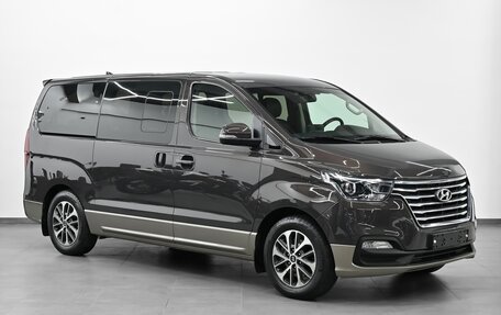 Hyundai Grand Starex Grand Starex I рестайлинг 2, 2019 год, 3 495 000 рублей, 3 фотография