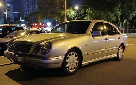 Mercedes-Benz E-Класс, 1998 год, 380 000 рублей, 2 фотография