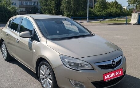 Opel Astra J, 2010 год, 910 000 рублей, 3 фотография