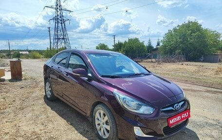 Hyundai Solaris II рестайлинг, 2011 год, 1 000 000 рублей, 2 фотография