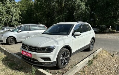 Volkswagen Tiguan II, 2018 год, 2 400 000 рублей, 1 фотография