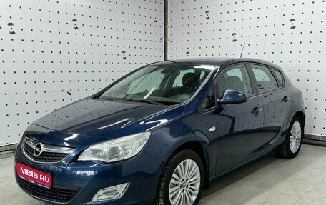 Opel Astra J, 2011 год, 940 000 рублей, 1 фотография