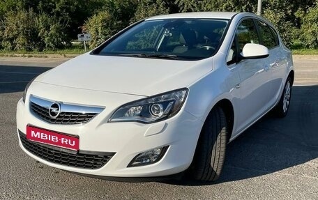 Opel Astra J, 2011 год, 1 240 000 рублей, 1 фотография