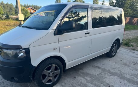 Volkswagen Caravelle T5, 2013 год, 2 200 000 рублей, 2 фотография