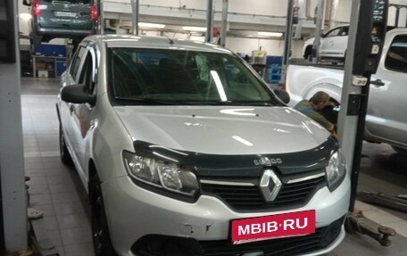 Renault Logan II, 2017 год, 680 000 рублей, 2 фотография