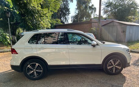 Volkswagen Tiguan II, 2018 год, 2 400 000 рублей, 6 фотография