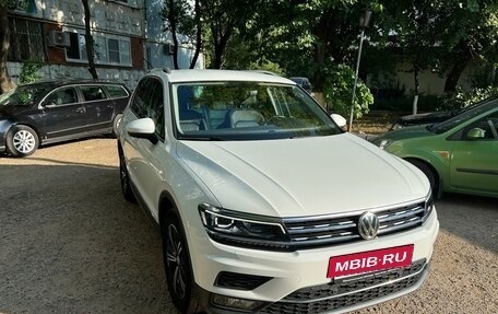 Volkswagen Tiguan II, 2018 год, 2 400 000 рублей, 3 фотография