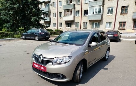 Renault Sandero II рестайлинг, 2015 год, 900 000 рублей, 3 фотография