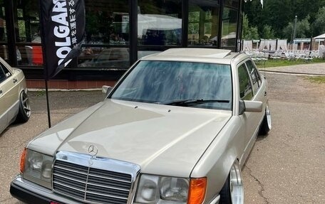 Mercedes-Benz E-Класс, 1992 год, 750 000 рублей, 1 фотография