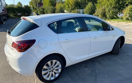 Opel Astra J, 2011 год, 1 240 000 рублей, 7 фотография