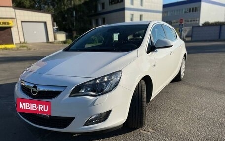 Opel Astra J, 2011 год, 1 240 000 рублей, 2 фотография