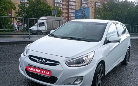 Hyundai Solaris II рестайлинг, 2013 год, 940 000 рублей, 2 фотография