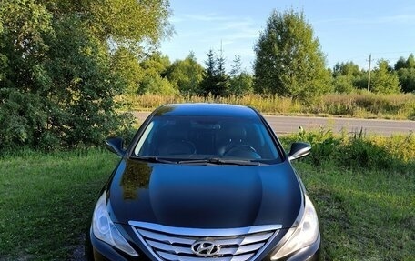 Hyundai Sonata VI, 2011 год, 1 320 000 рублей, 2 фотография