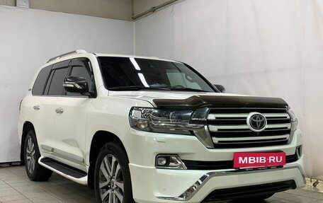 Toyota Land Cruiser 200, 2017 год, 6 790 000 рублей, 3 фотография