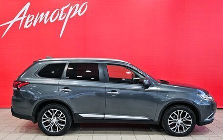 Mitsubishi Outlander III рестайлинг 3, 2017 год, 2 265 000 рублей, 6 фотография