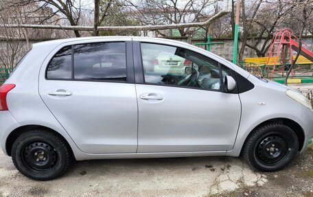 Toyota Vitz, 2005 год, 680 000 рублей, 2 фотография